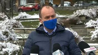 Poseł Marek Sowa na rynku w Lanckoronie