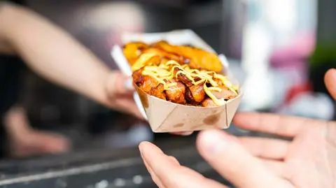jedzenie posilek street fast foodshutterstock_2545038895