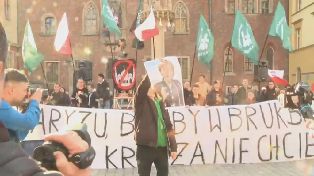 Przedstawiciel ONR spalił na wrocławskim Rynku zdjęcie Angeli Merkel