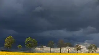 Deszcz i gwałtowne burze z gradem. Pogoda na dziś