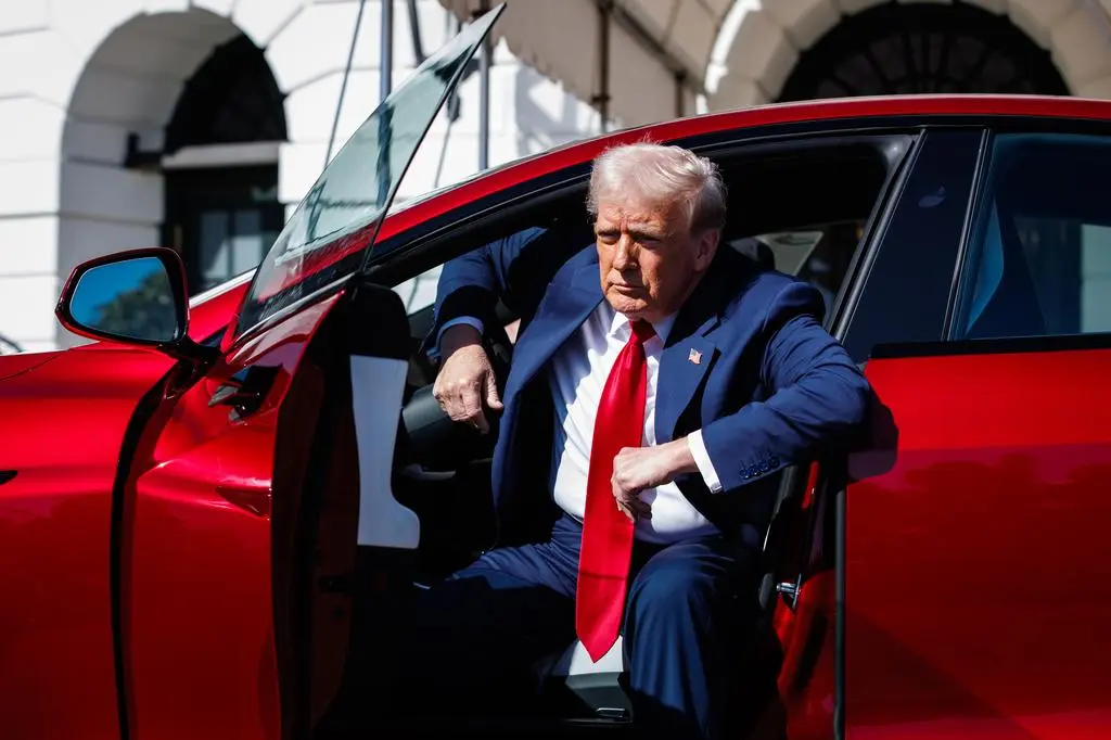 Donald Trump kupił teslę
