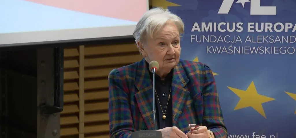 Debata o Konstytucji. "W naszych warunkach rządzi się albo prawem, albo nomenklaturą"