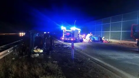 Wypadek na A2. Straż pożarna: ze wstępnych doniesień wynika, że kierowca jechał po prąd