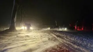 Samochody utknęły na drodze