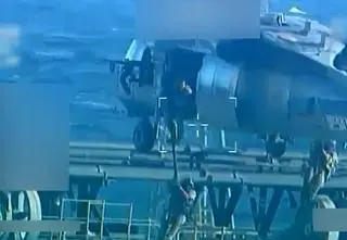 Desant amerykańskich żołnierzy na tankowiec. Nagranie