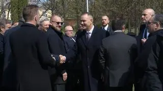 "Żałuje pan?". Nawrocki nie odpowiedział dziennikarce