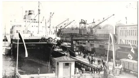 Statek "Piłsudski" przy Dworcu Morskim w Gdyni