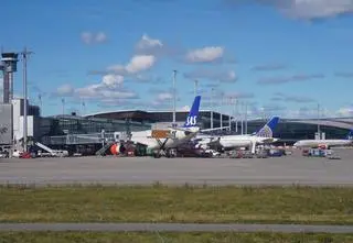 Piloci zauważyli drony. Nerwowa noc na europejskim lotnisku 