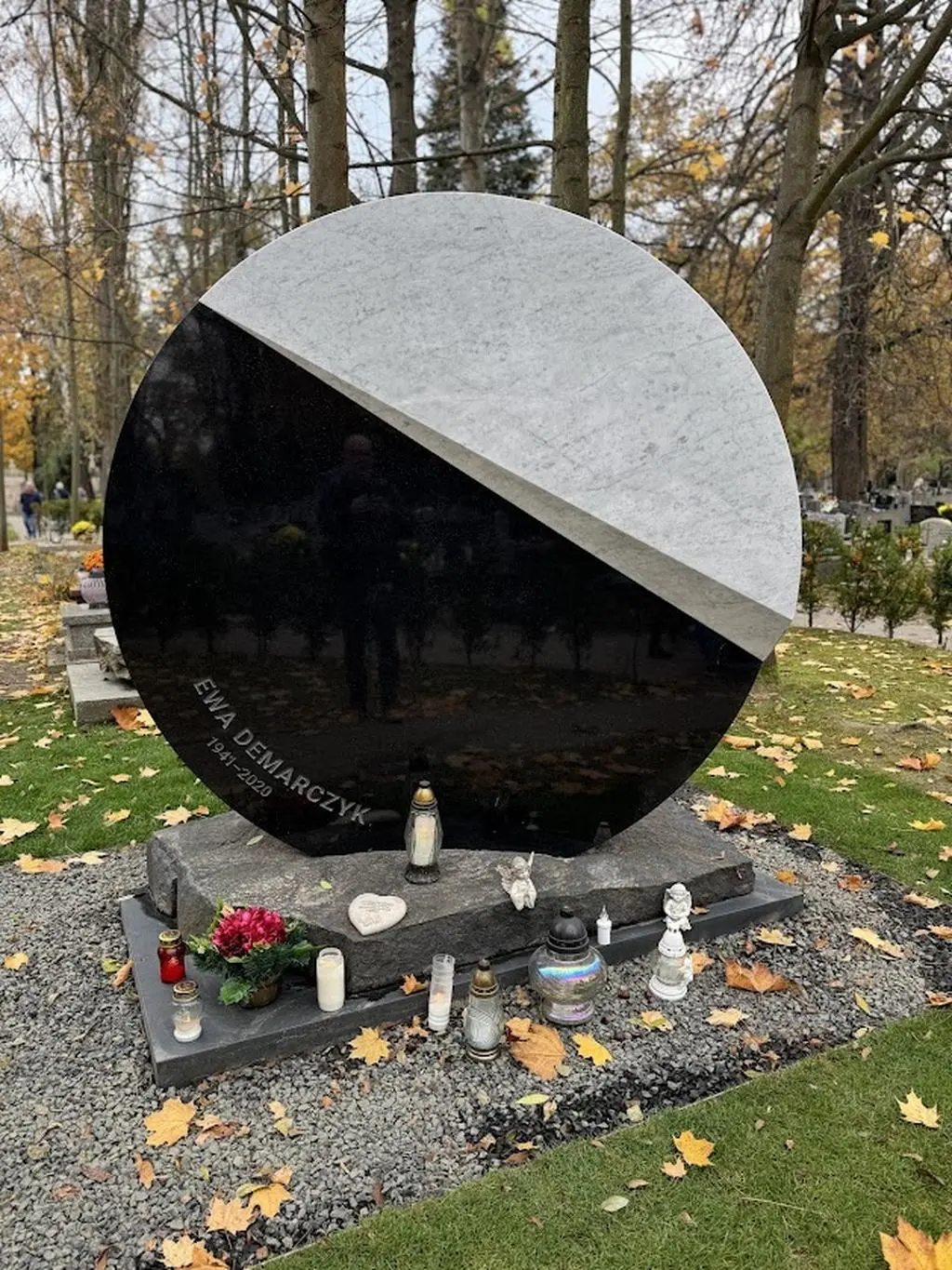 Grób Ewy Demarczyk