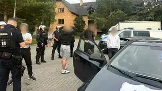 Pseudokibice planowali zasadzkę. Policja wylegitymowała kilkanaście osób