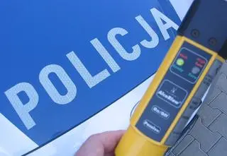 Był pijany. Uderzył w auto, którym jechał policjant