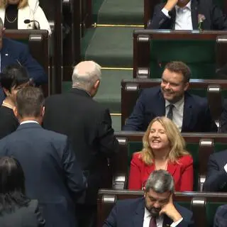 Jarosław Kaczyński wychodzi 