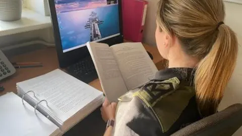 Skontrolowali ponad 900 cudzoziemców w gdyńskiej firmie