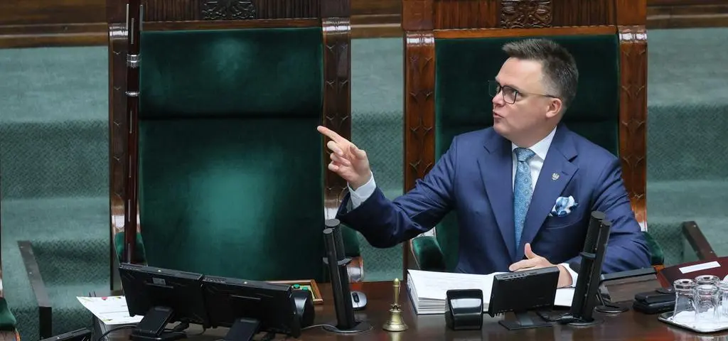 Hołownia "nie był w stanie wytrzymać" i w sierpniu zaczął "wysyłać sygnały". Tusk zdecyduje się na ryzykowny ruch?