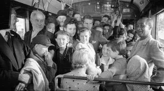 Fotos z filmu "Zakazane piosenki" - scena w tramwaju