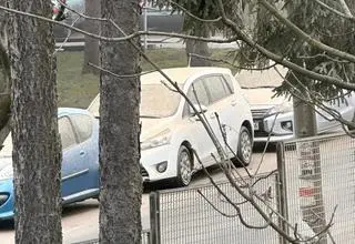 Gęsty dym przy rozbiórce szpitala w Wadowicach