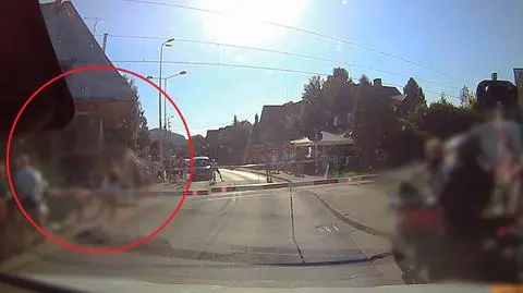 Niebezpieczne zachowanie na przejeździe kolejowym, Ustroń