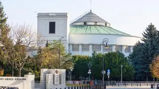 Nowy sondaż partyjny. Duży spadek jednej partii