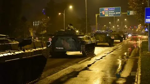 Kolumny wojskowych pojazdów na drogach Podkarpacia