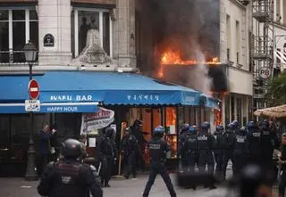 Niemal pół tysiąca osób zatrzymanych. Nowy premier na spotkaniu grupy antykryzysowej
