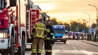 Działania policji na miejscu pożaru w Ząbkach