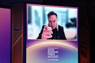 - Nie martwcie się, idziemy po was - powiedział Musk, a następnie wykonał gest widoczny na zdjęciu