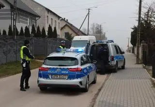 Kurier wyszedł ze sklepu i zobaczył, jak auto z paczkami odjeżdża