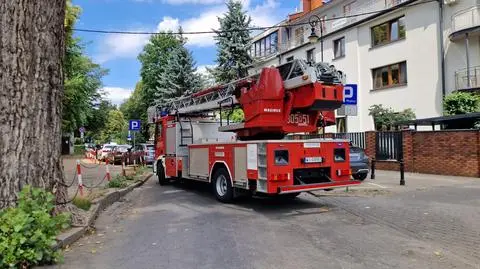 Wóz strażacki nie mógł przejechać ulicą