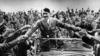 Norymberga, 1933. Adolf Hitler witany przez zwolenników