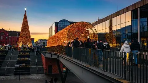 gdansk galeria handlowa forum shutterstock_2708531615