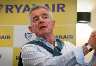 Szef Ryanaira: dlaczego nie zestrzeliwujemy tych dronów?