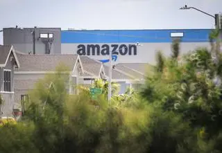 Bezos zmienił plany po telefonie od Trumpa