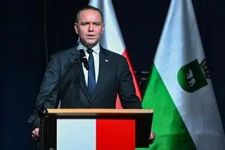 Karol Nawrocki podczas obchodów 82. rocznicy "Krwawej niedzieli" w miejscu planowanej budowy Muzeum Pamięci Ofiar Rzezi Wołyńskiej w Chełmie