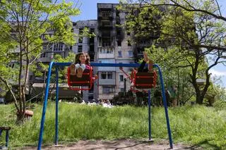 Jak Rosjanie traktują więzionych obrońców Azowstalu? Kijów: na ten moment nie są torturowani