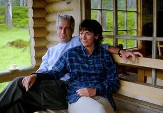 Wspólniczka Epsteina wybrała milczenie