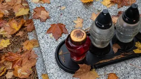 Pogoda na Wszystkich Świętych, deszcz, grób, cmentarz