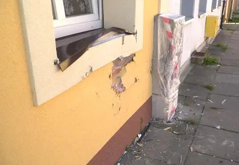 Potrącił ośmiolatka i uderzył w budynek. Był poszukiwany i pijany