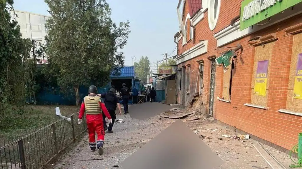Miejsce ataku sił rosyjskich w Chersoniu 