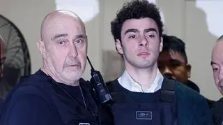 Luigi Mangione eskortowany na rozprawę w sądzie stanowym na Manhattanie