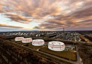 Rosyjska ropa przestała płynąć. Węgry sięgają po strategiczne rezerwy