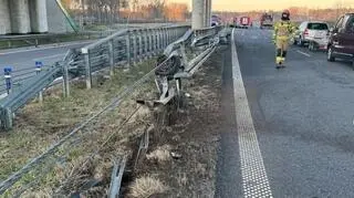 Siła uderzenia była tak duża, że z pojazdu wypadł silnik