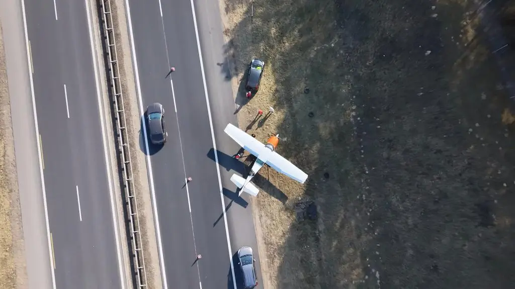 Awionetka lądowała na A1