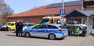 Tragedia przed marketem. Nie żyje dwulatek