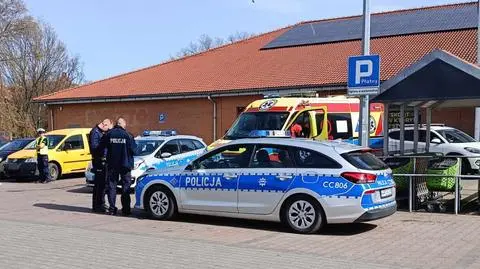 Tragedia przy markecie. Nie żyje dwulatek