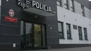 29-latek rzucił kamieniem w jedną z szyb komisariatu