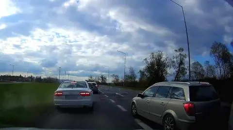 "Jechał po krawężniku, pod prąd, gwałtownie skręcał". Obywatelskie zatrzymanie pijanego kierowcy