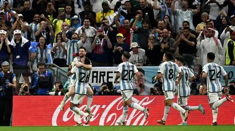 Szalona pogoń Holendrów na nic. Argentyna rozstrzygnęła sprawę awansu w karnych