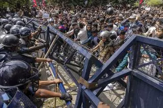Nepal. Protestujący starli się z policją (8 września)