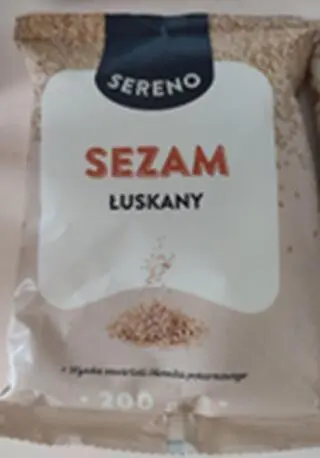 Sezam łuskany, w którym wykryto obecności bakterii salmonelli. Przód opakowania