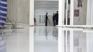 Częściowo zamknięty Sejm